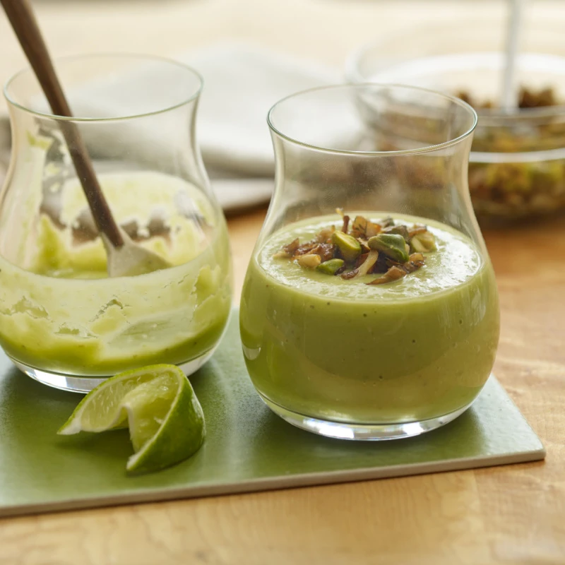 Supa de băut cu ciuperci și avocado