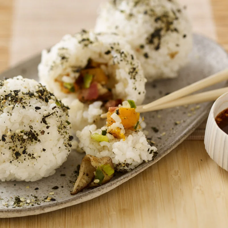 Bulete de orez și bacon cu ciuperci Shiitake și sos de ghimbir