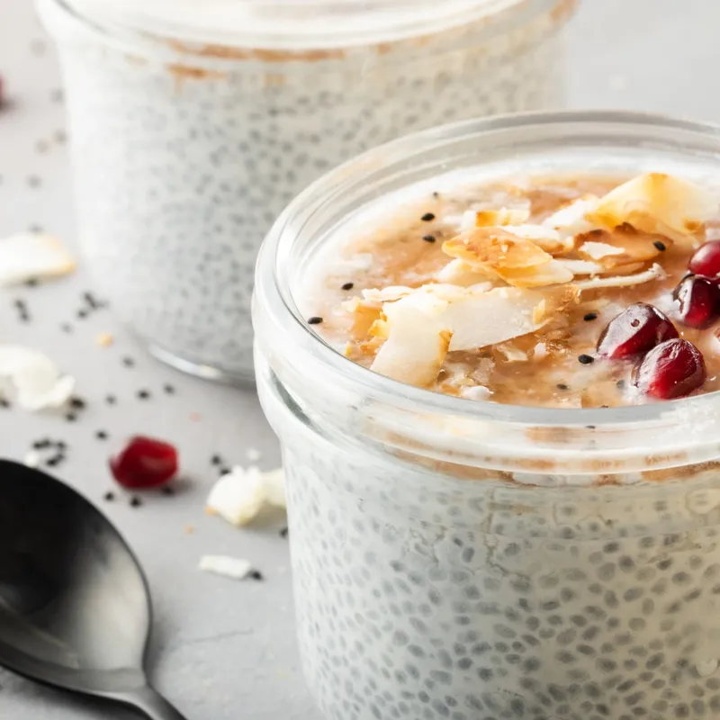 nocny-pudding-z-kokosu-gujawy-i-nasion-bazylii-2000x1125_800x800