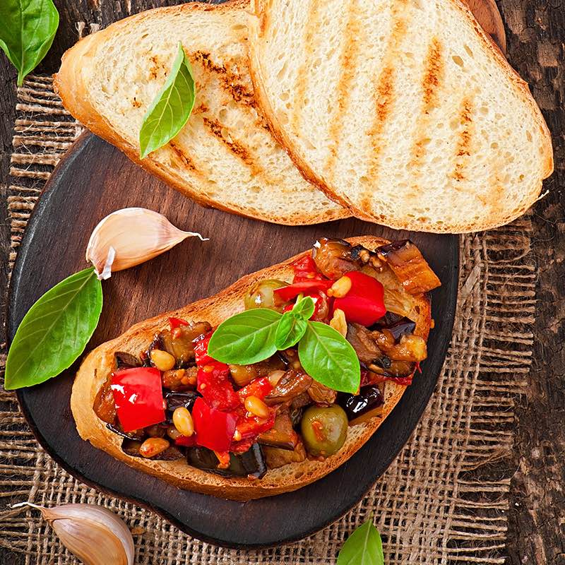 bruschete_cu_fasole_usturoi_si_busuioc_800