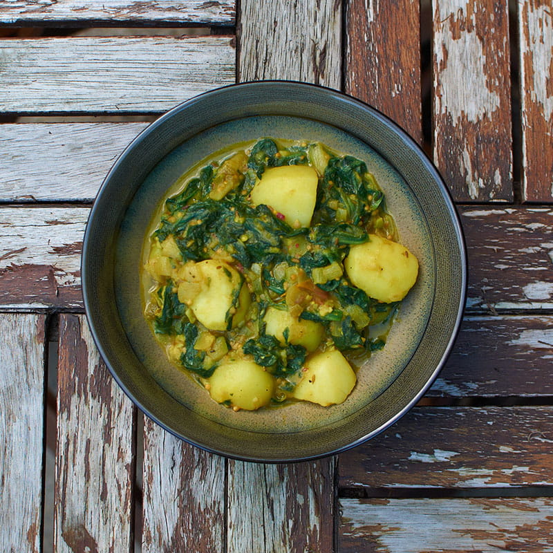 Cartofi condimentați și spanac