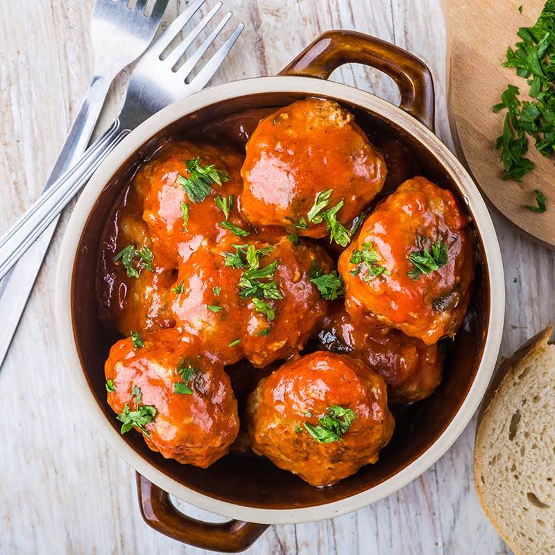 chiftelute_in_sos_rosu_800