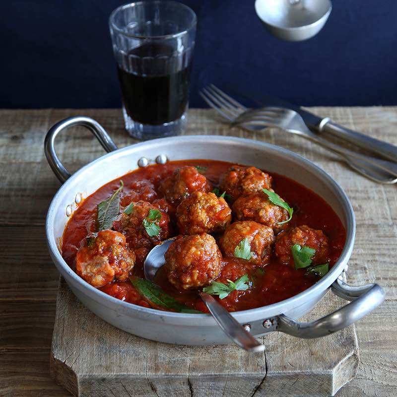 chiftelute_marinate_cu_cartofi_wedges_800