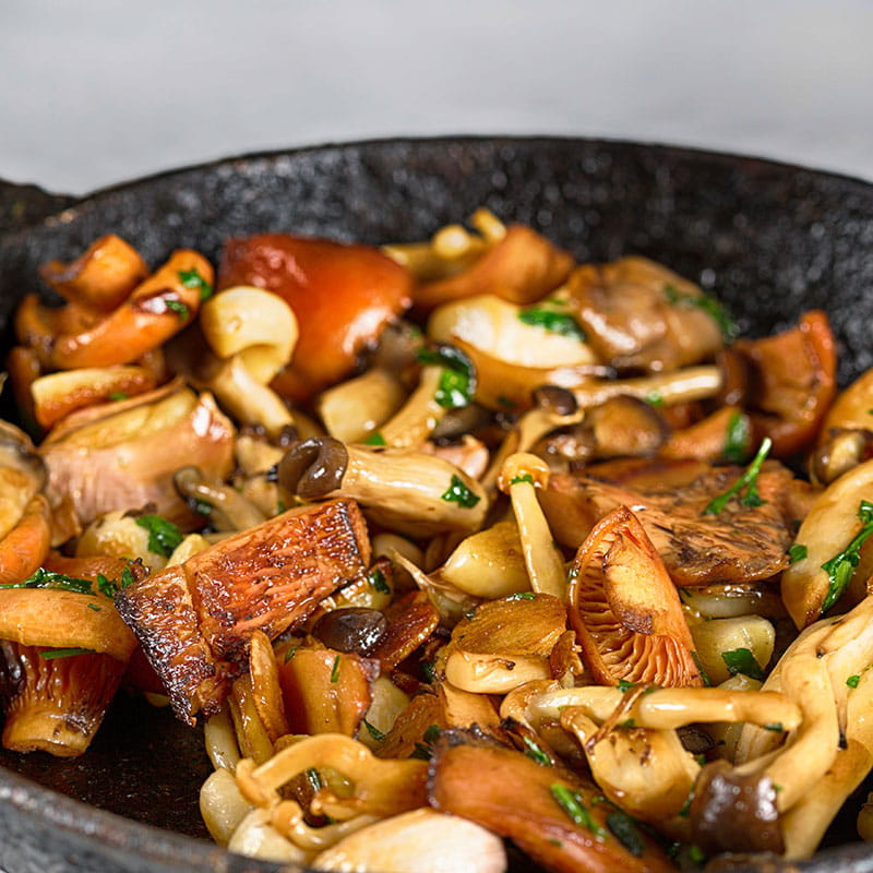 Legume și ciuperci prăjite în stil indian