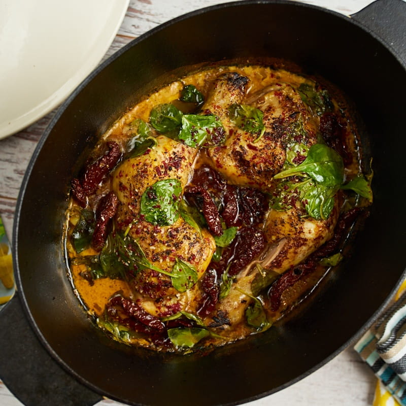 Pui_cu_spanac_rosii_uscate_si_sos_de_curcuma_800