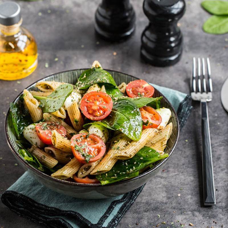 salata_cu_paste_rosii_si_spanac_800