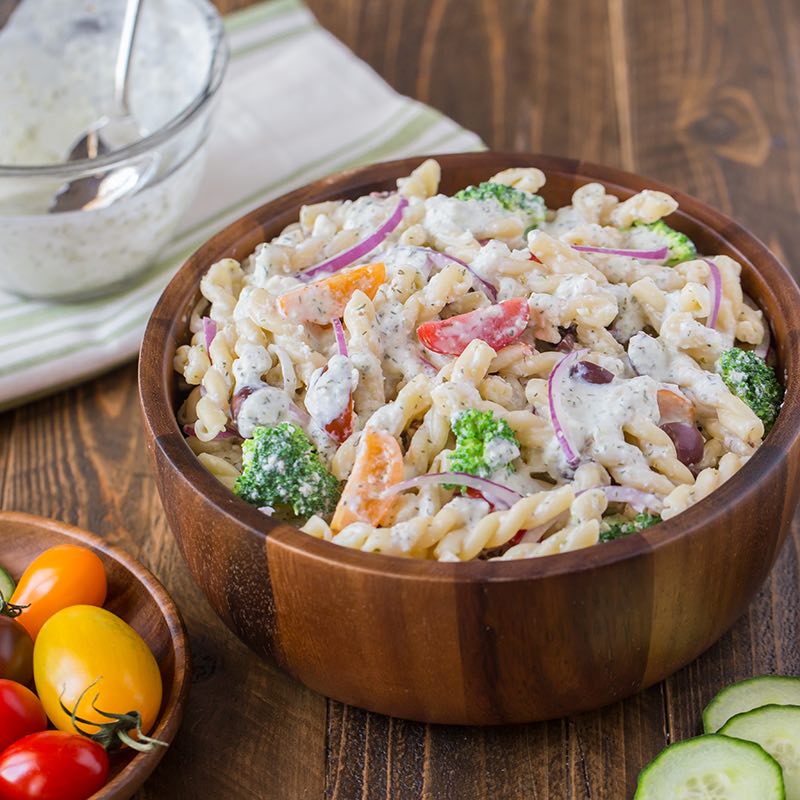 salata_greceasca_cu_paste_si_dressing_de_iaurt_800