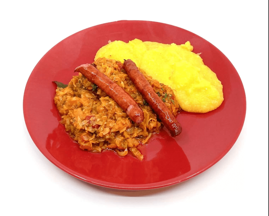 varza-cu-carnati-si-mamaliga